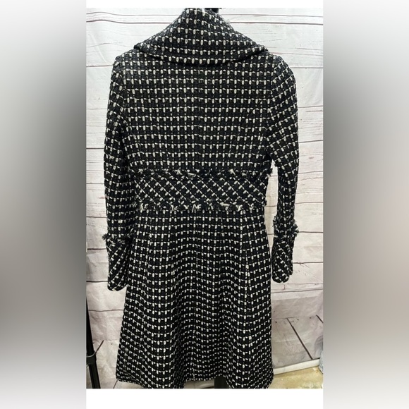 Karen Millen- Designer Coat Size 4 : Runs small would best fit 0-2 US size - Picture 4 of 11